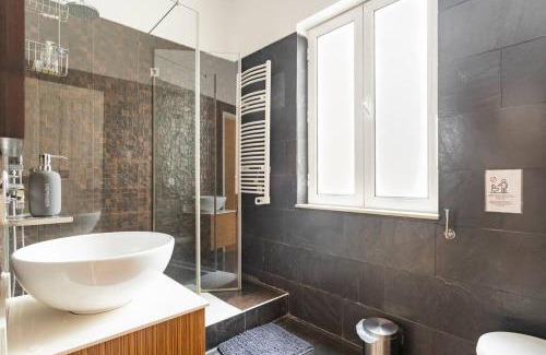 Sao Sebastiao da Pedreira House | Budget-Friendly Guest House Bairro Azul with Kitchen Access