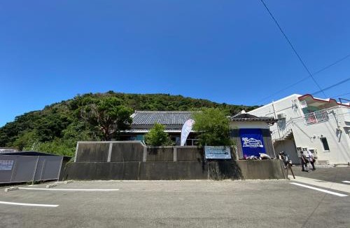 Mihama House | Pet-Friendly Guest House & Bar at Diamond Head - Rated 9.1