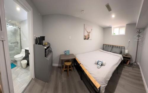 Bayview Woods - Steeles House | Inviting Master Bedrooms at Guest House in Bayview Village