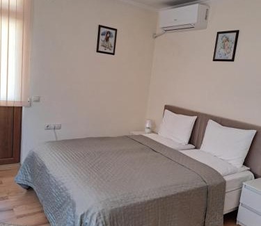 Devin House | Guest House Benita: Family-Friendly Stays with Kitchen Access
