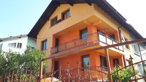 Bankya House | Pet-Friendly Guest House Blisten with Hot Tub Amenities