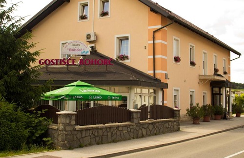 Sentjur House | Pet-Friendly Guest House Bohorč with Pool & Hot Tub