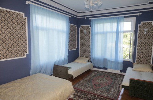Kutaisi House | Cozy Guest House Caucasus with Pool and Family Amenities