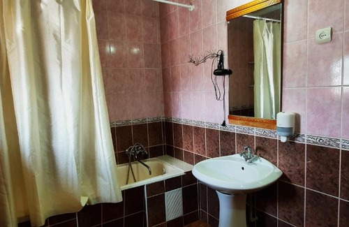 Kamensk-Shakhtinsky Hotel | Budget-Friendly Guest House DD with Pet Friendly Amenities