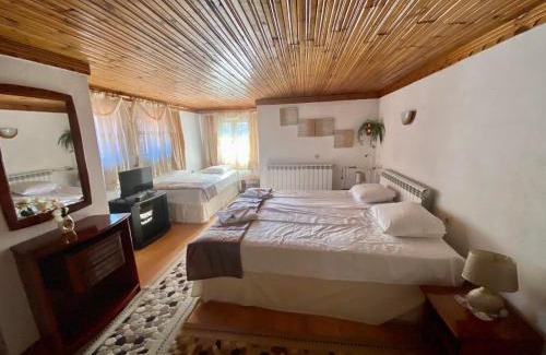 Devin House | Pet-Friendly Guest House Detelina with Breakfast & Kitchen