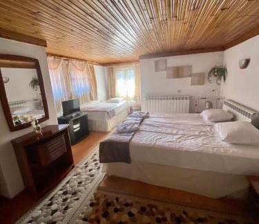 Devin House | Pet-Friendly Guest House Detelina with Breakfast & Kitchen