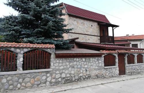 Samokov House | Cozy Guest House Diva Reka with Kitchen Amenities