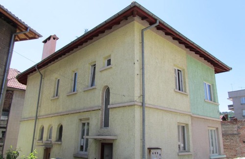 Gabrovo House | Budget-Friendly Guest House Dobrudzha with Hot Tub Access