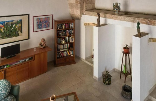 Alliste House | Discover Guest House Eleonora: Family-Friendly Retreat