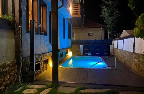 Dobrinishte House | Guest House Elit: Oceanfront Bliss with Private Beach Access