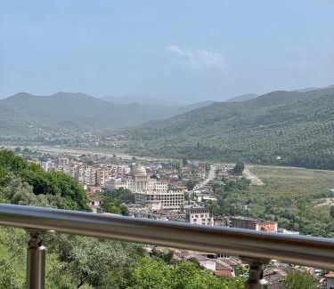 Berat House | Guest House Emiljos Flamur: Family-Friendly with Breakfast