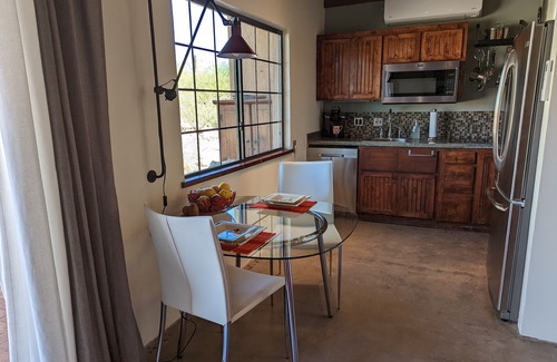 Casas Adobes House | Cozy Guest House with Pet-Friendly Amenities & High Review Score