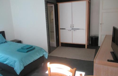 Leuven House | Comfortable Stay at Guest House Feliz with Breakfast Included
