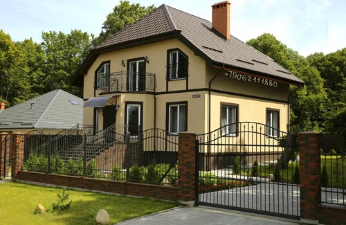 Mechnikov Villa | Guest House "Flagman" with Oceanfront Views and Hot Tub