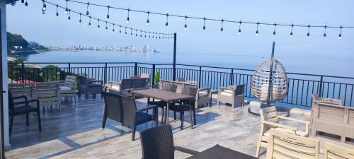 Makhinjauri House | Oceanfront Guest House Garden Beach - Rated 9.8/10