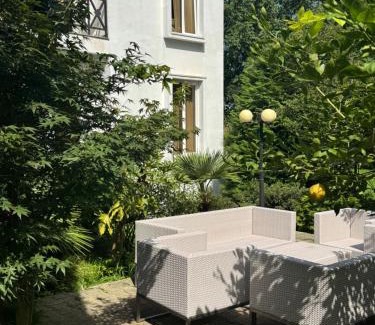 Makhinjauri House | Top-Rated Guest House Giorgi with Ocean Views & Pet-Friendly