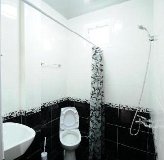 Makhinjauri House | Top-Rated Guest House Giorgi with Ocean Views & Pet-Friendly