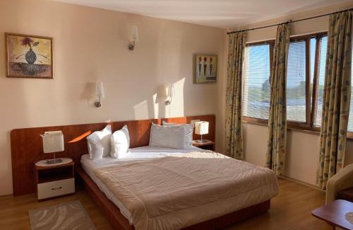 Bulgarevo House | Guest House Golden Flake: Oceanfront Retreat Near Bolata