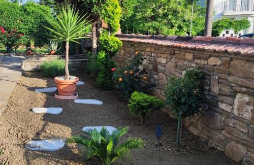 Byala Villa | Heaven Guest House: Oceanfront Retreat with Pool Access