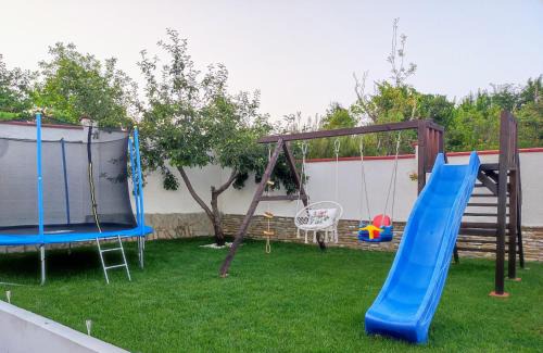 Byala Villa | Heaven Guest House: Oceanfront Retreat with Pool Access