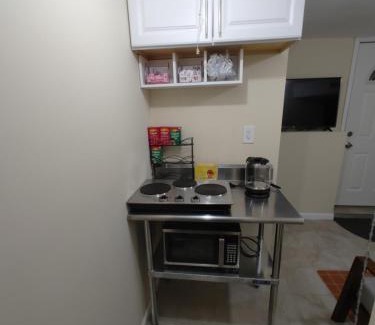 Mariners Harbor Apartment | Serene Guest House in a Tranquil Neighborhood