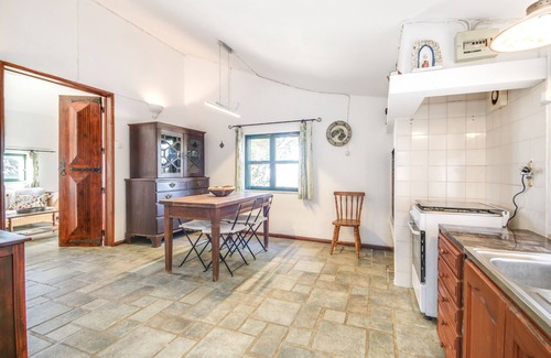 Sao Lourenco Cottage | Serene Guest House in Azeitao with Ocean Views & Pool