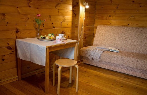 Bugrovo Hotel | Cozy Guest House in Bugrovo with Hot Tub & Breakfast