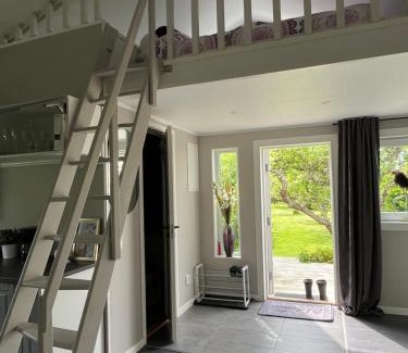 Saro House | Guest House in Cosy Garden