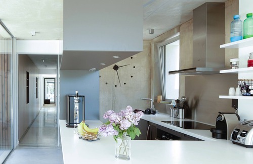 Le Tholonet Villa | Top-Rated Guest House in Pineta with Private Pool & Spa