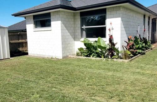 Te Puke House | Family-Friendly Guest House in Tepuke with Kitchen Access