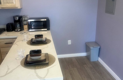 Downey House | Comfortable Guest House Retreat in Beautiful Downey