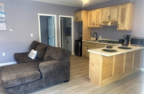 Downey House | Comfortable Guest House Retreat in Beautiful Downey
