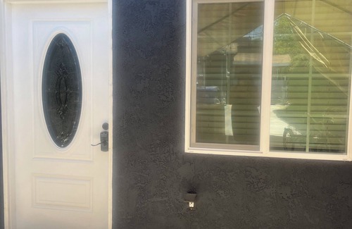 Downey House | Comfortable Guest House Retreat in Beautiful Downey