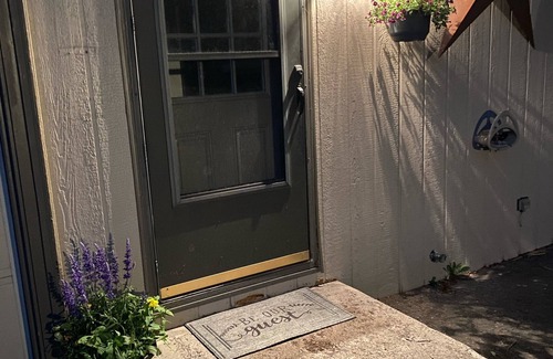 Upper Rattlesnake House | Elegant Guest House in the Upper Rattlesnake with Pool