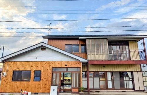 Inawashiro House | Cozy Guest House Inawashiro with Hot Tub & Breakfast