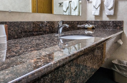 Junction City Hotel | Cozy Guest House Inn Junction City with Breakfast Included