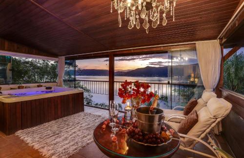 Florianopolis House | Experience Guest House Isadora Duncan with Ocean Views