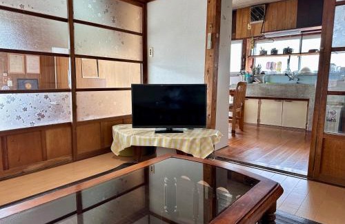 Shinkamigoto House | Budget-Friendly Guest House Island with Family Amenities