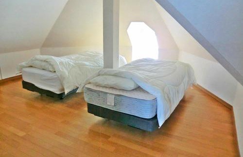 Asahikawa House | Guest House Ito3F 屋根裏部屋丘の上白亜の洋館風別荘静かな小さなお宿1名から3名