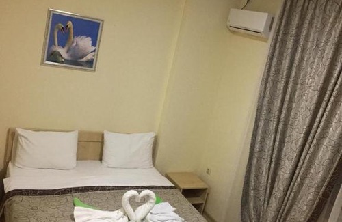 Anapa House | Cozy Guest House K.V.N. with Pool and Oceanfront Views