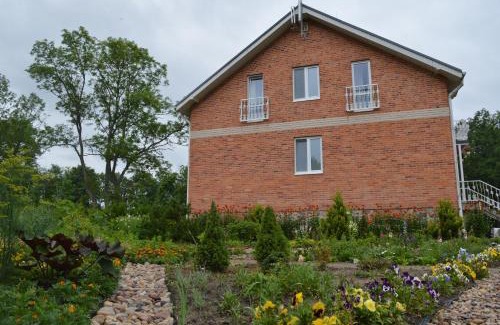 Cervonka House | Relax at Guest House Kalnu pūpoli with Private Beach Access