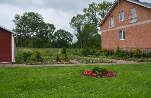 Cervonka House | Relax at Guest House Kalnu pūpoli with Private Beach Access