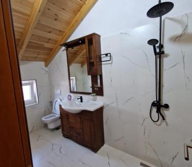 Kala e Dodes House | Cozy Guest House Korabi: Family-Friendly Retreat