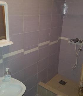 Ciganska Mahala House | Pet-Friendly Guest House Kruna with Onsite Dining Options