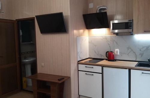 Adler City Centre House | Budget-Friendly Guest House Ksenia with Kitchen Amenities