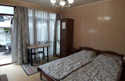 Adler City Centre House | Budget-Friendly Guest House Ksenia with Kitchen Amenities