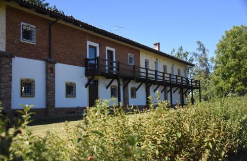 Tigliole Apartment | Exceptional Guest House La Carolina with Oceanfront Views
