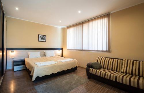 Trakata House | Highly Rated Guest House La Casa with Pool & Breakfast