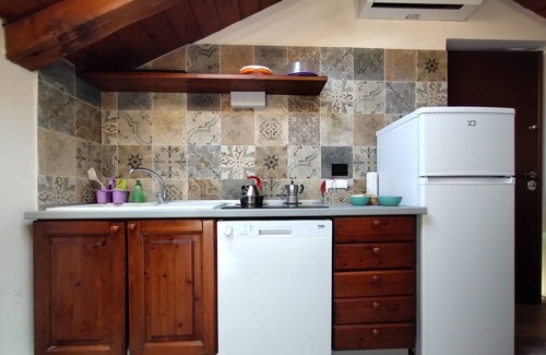 L'Aquila Apartment | Relax at Guest House "La Casa del Mandatario" with Family Amenities