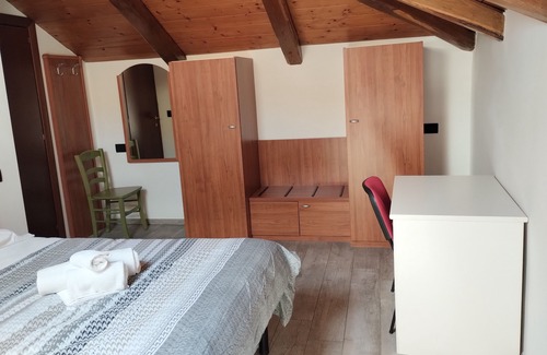 L'Aquila Apartment | Relax at Guest House "La Casa del Mandatario" with Family Amenities